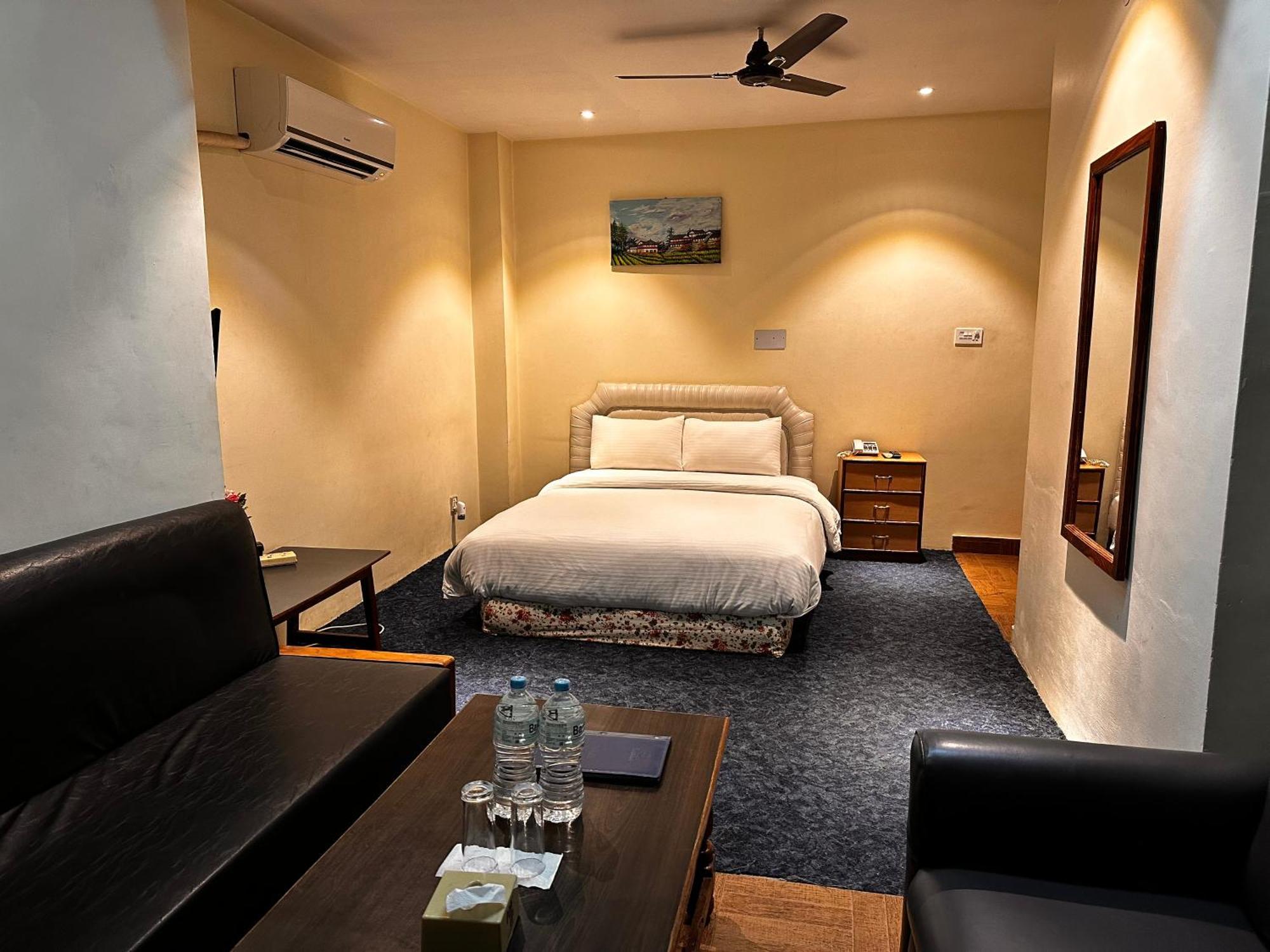 Siddhartha Hotel, Tikapur Экстерьер фото